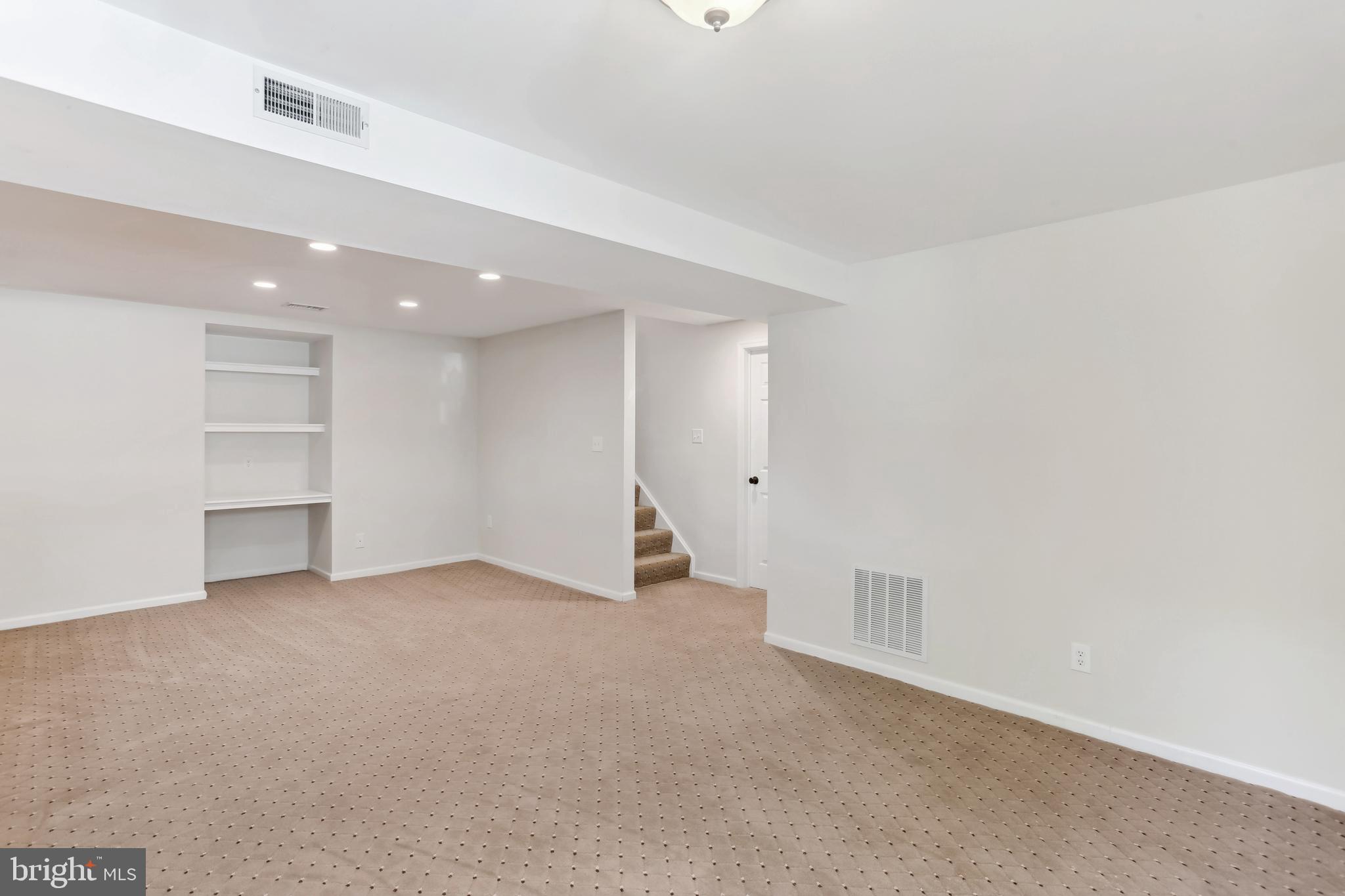 302 Little Quarry Road Gaithersburg, MD 20878 - Photo 33 of 53 Rec room with built-ins