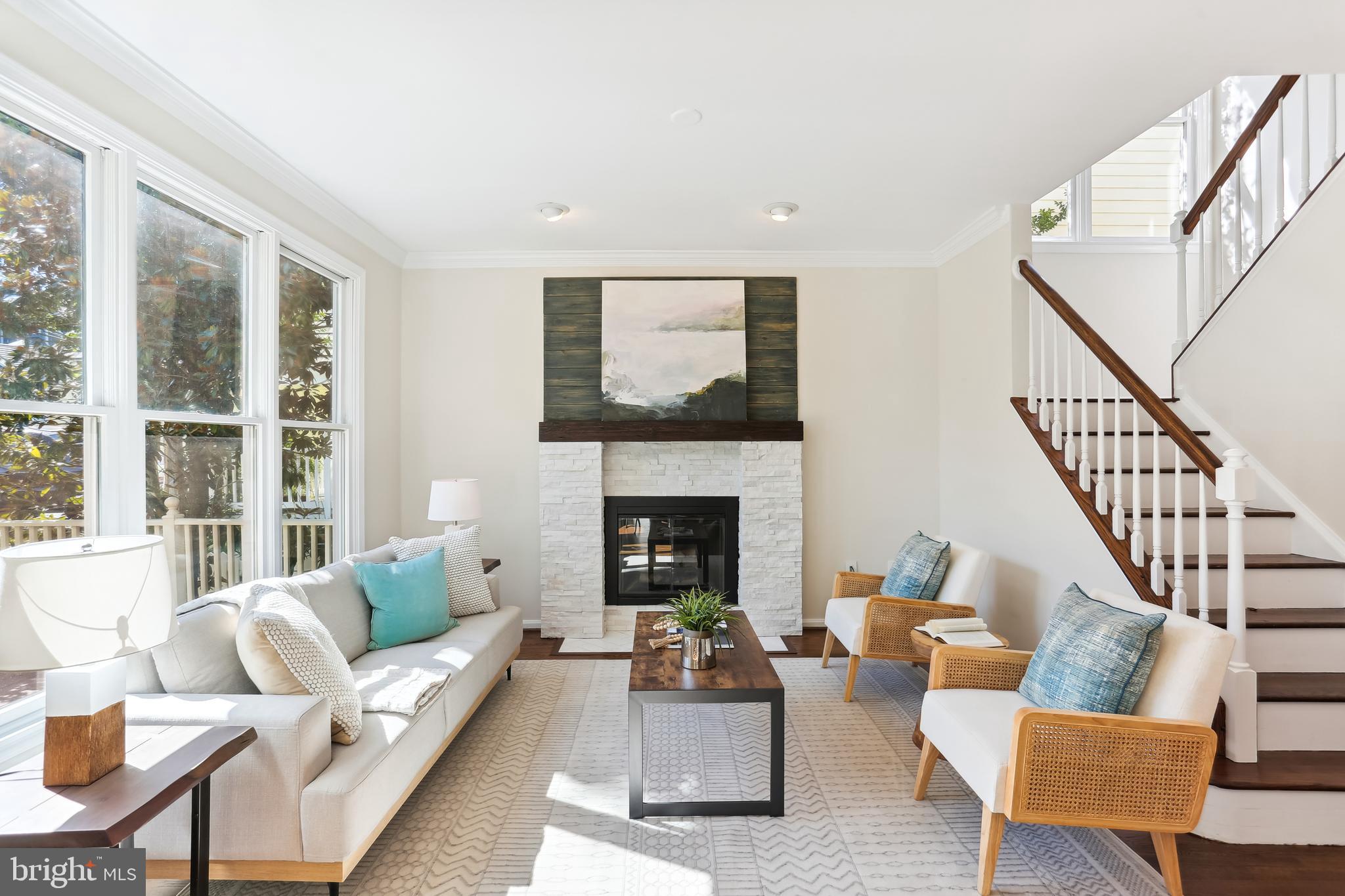302 Little Quarry Road Gaithersburg, MD 20878 - Photo 5 of 53 Light-filled family room