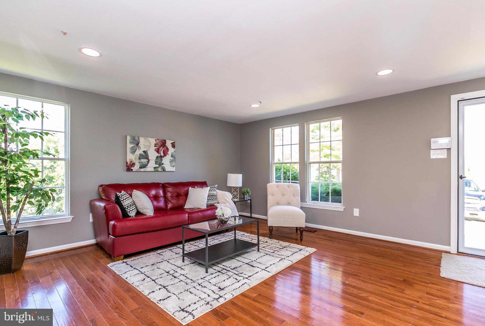 4303 Red Haven Road Baltimore, MD 21208 - Photo 2 of 30 Living Room