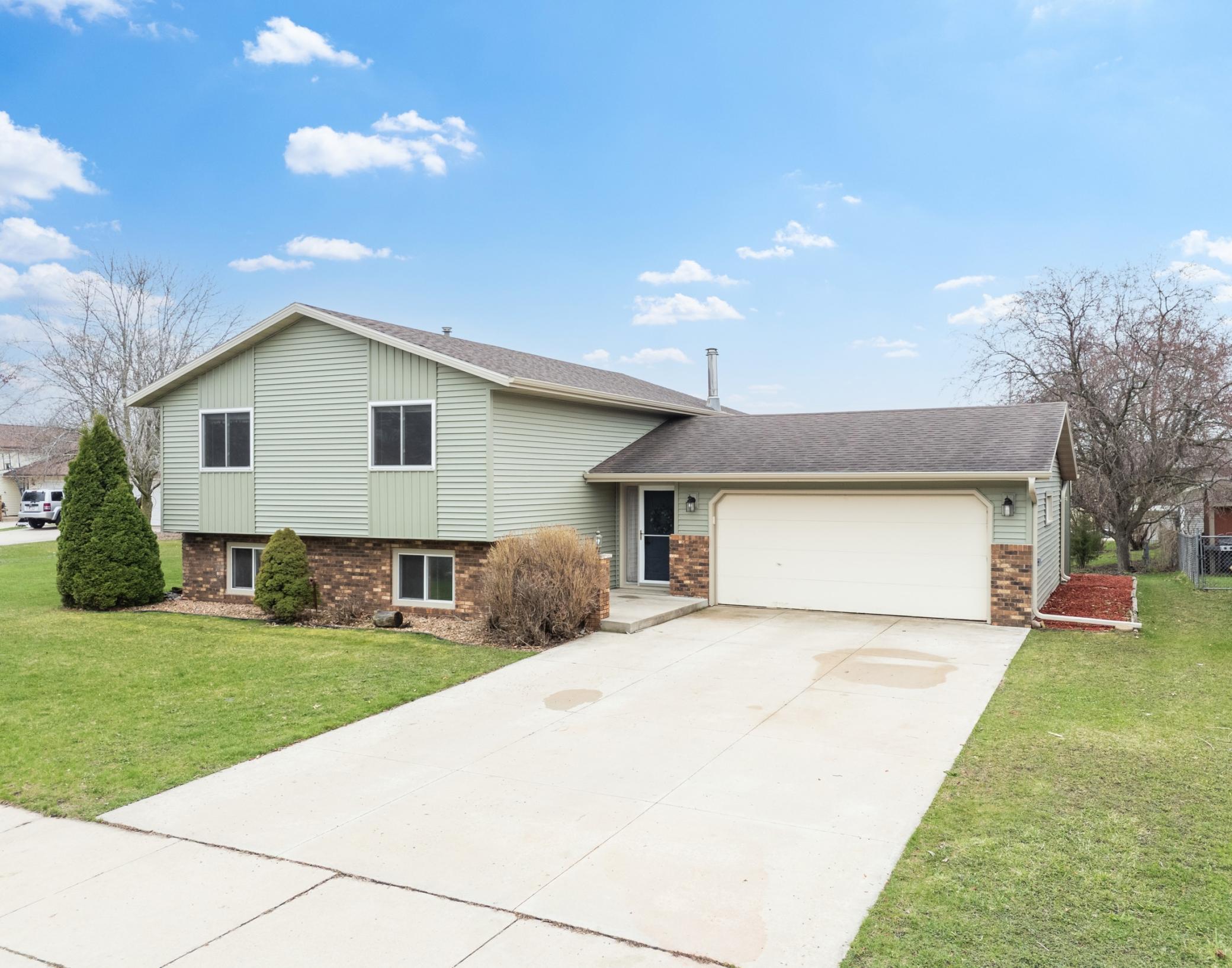 910 25th Street Southeast Rochester, MN 55904 - Photo 2 of 33