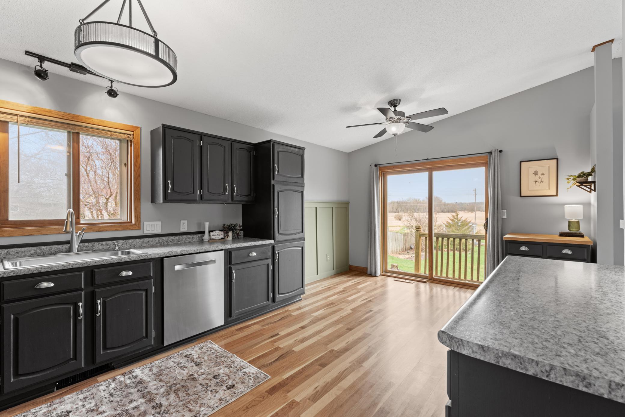 910 25th Street Southeast Rochester, MN 55904 - Photo 5 of 33