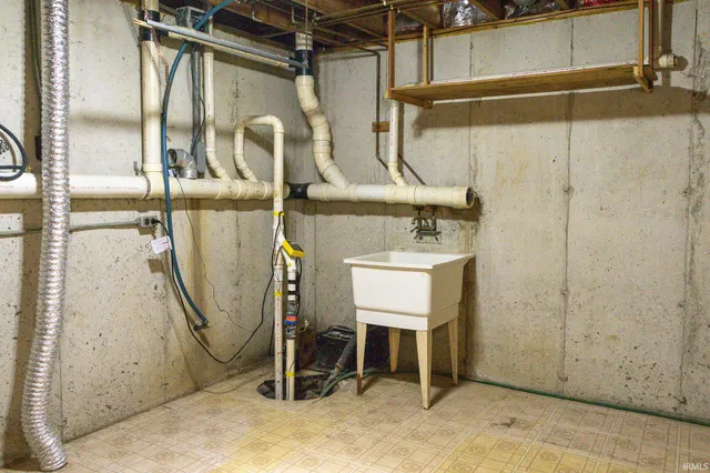 $389,900 | 9002 Yoder Road, Yoder, IN 46798