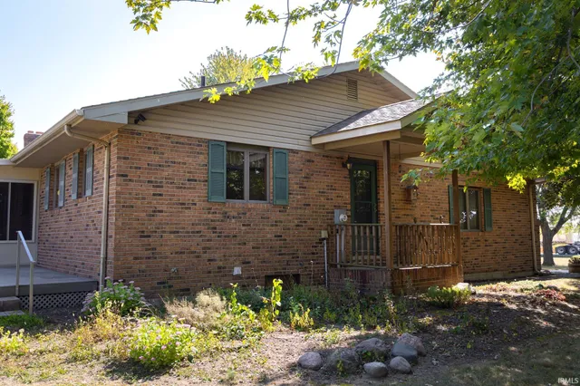 $389,900 | 9002 Yoder Road, Yoder, IN 46798