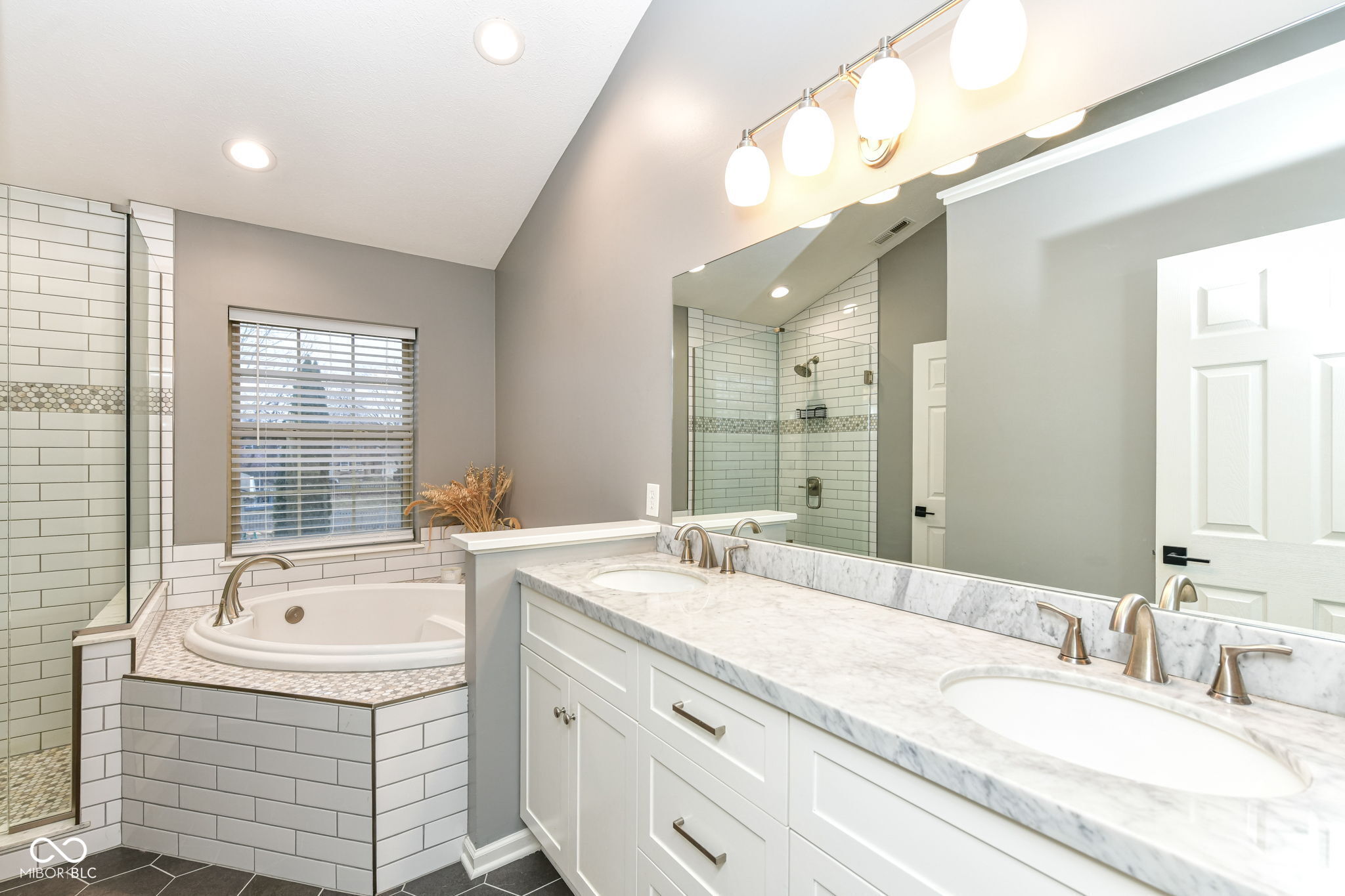 13931 Naples Drive Fishers, IN 46038 - Photo 3 of 23