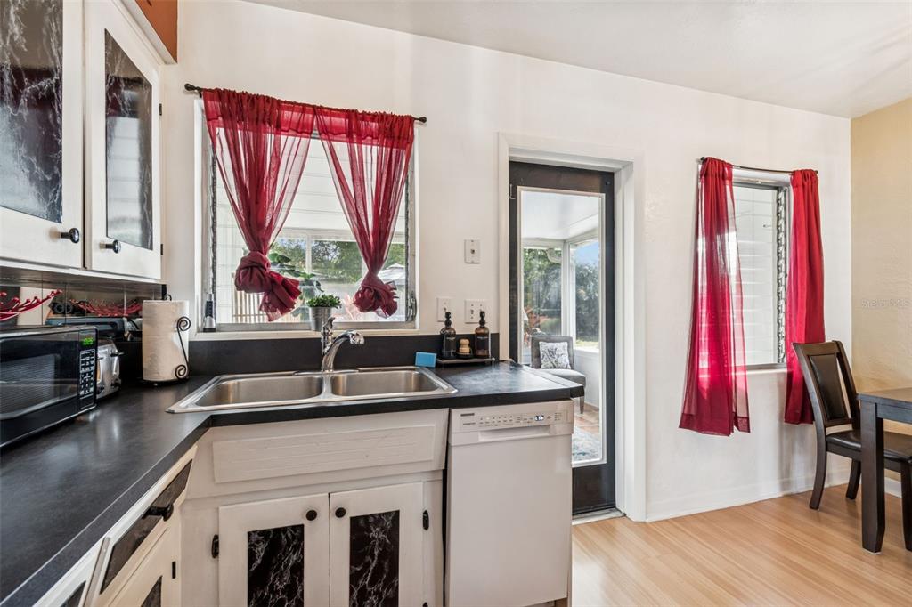 614 12th Street Northwest Largo, FL 33770 - Photo 18 of 50