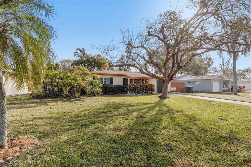 614 12th Street Northwest Largo, FL 33770 - Photo 5 of 50