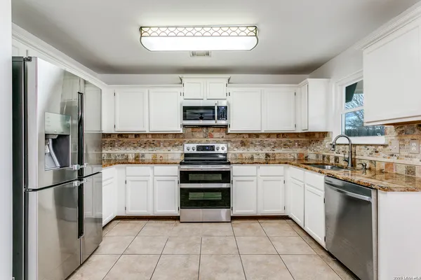 $1,900 | 9038 Pinseeker, Selma, TX 78154