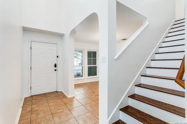 $1,900 | 9038 Pinseeker, Selma, TX 78154