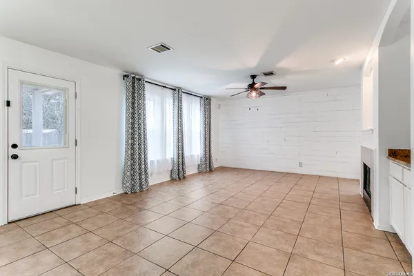 $1,900 | 9038 Pinseeker, Selma, TX 78154