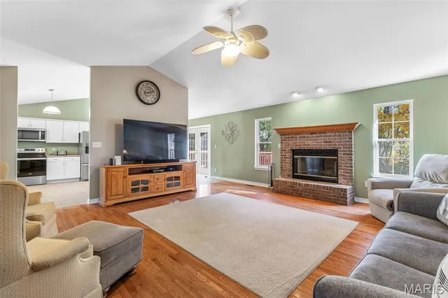 $409,900 | 420 Willow Creek Drive, Farmington, MO 63640