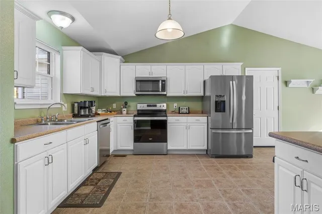 $409,900 | 420 Willow Creek Drive, Farmington, MO 63640