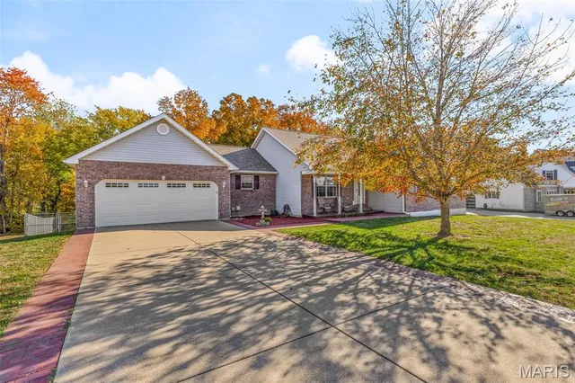 $409,900 | 420 Willow Creek Drive, Farmington, MO 63640