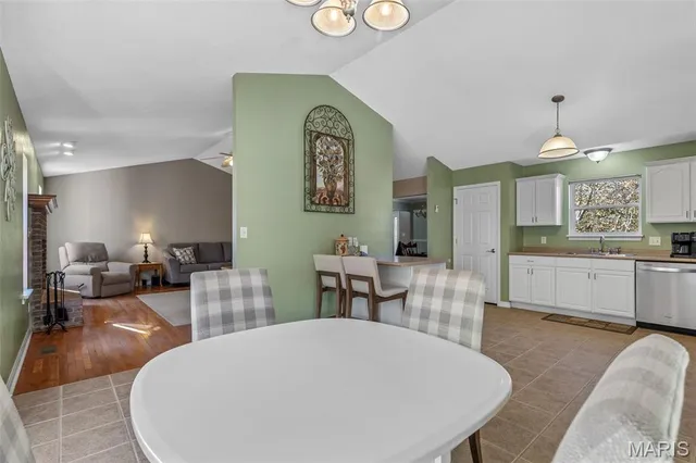 $409,900 | 420 Willow Creek Drive, Farmington, MO 63640