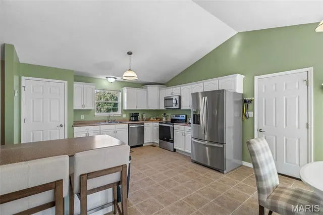 $409,900 | 420 Willow Creek Drive, Farmington, MO 63640