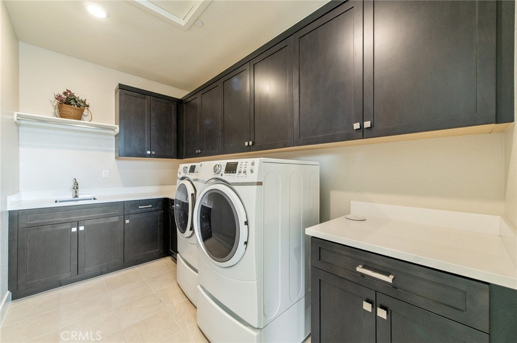 113 Measure Irvine, CA 92618 - Photo 33 of 39 a utility room with sink dryer and washer