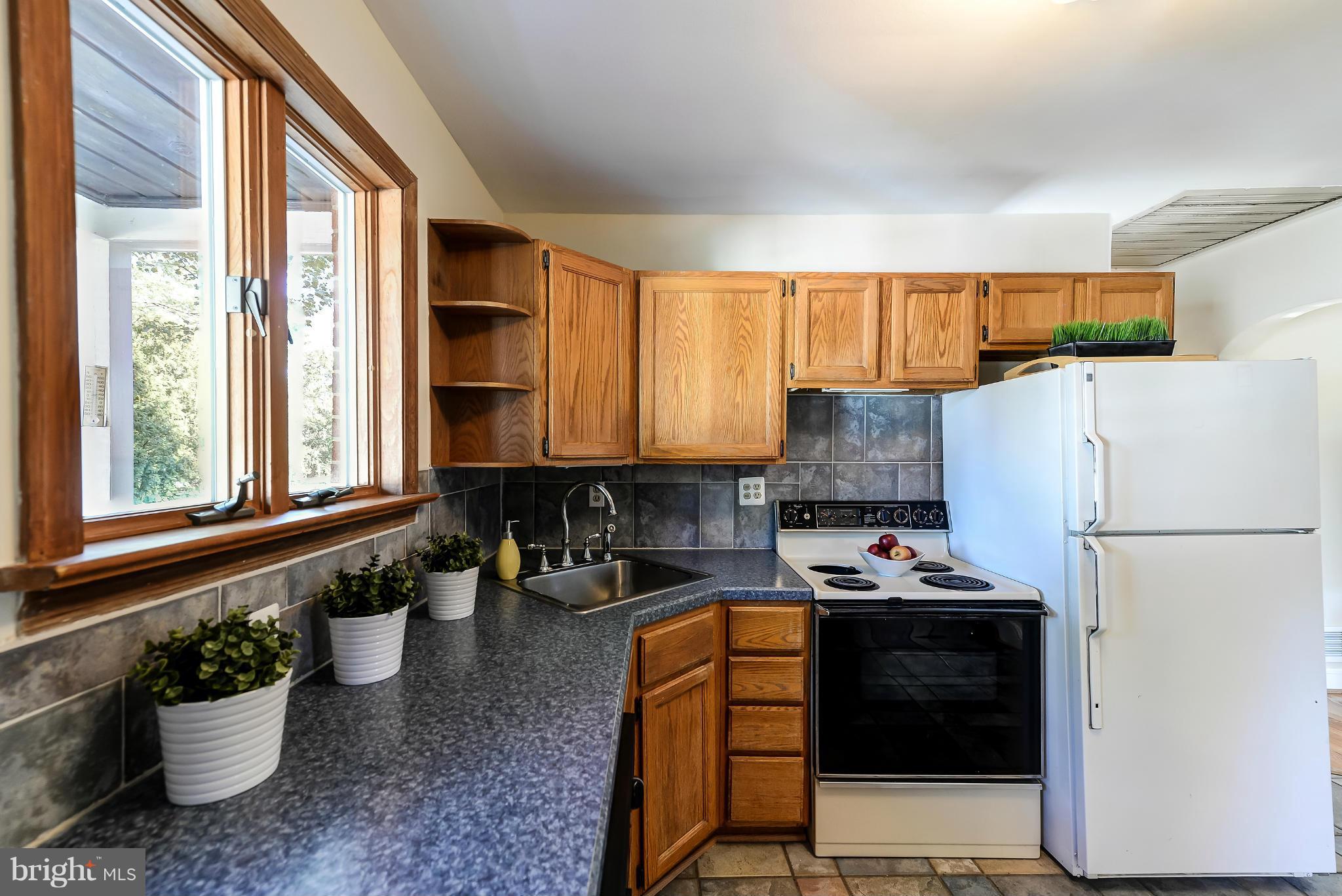 23801 Woodfield Road Gaithersburg, MD 20882 - Photo 20 of 26 Kitchen