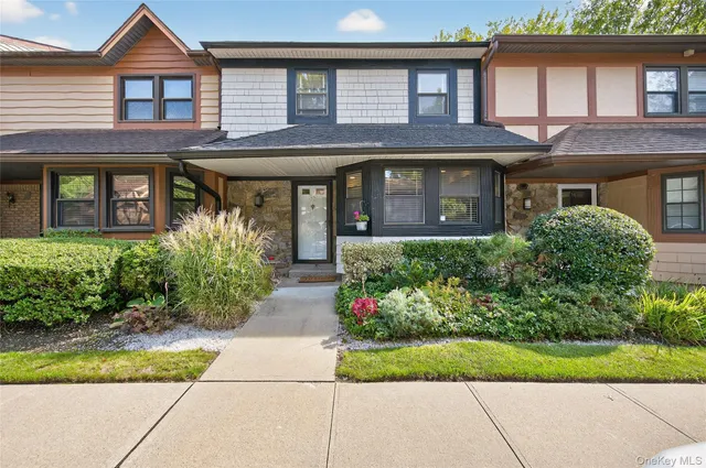 $759,000 | 12 Hampton Way, Woodbury, NY 11797