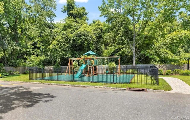 $759,000 | 12 Hampton Way, Woodbury, NY 11797