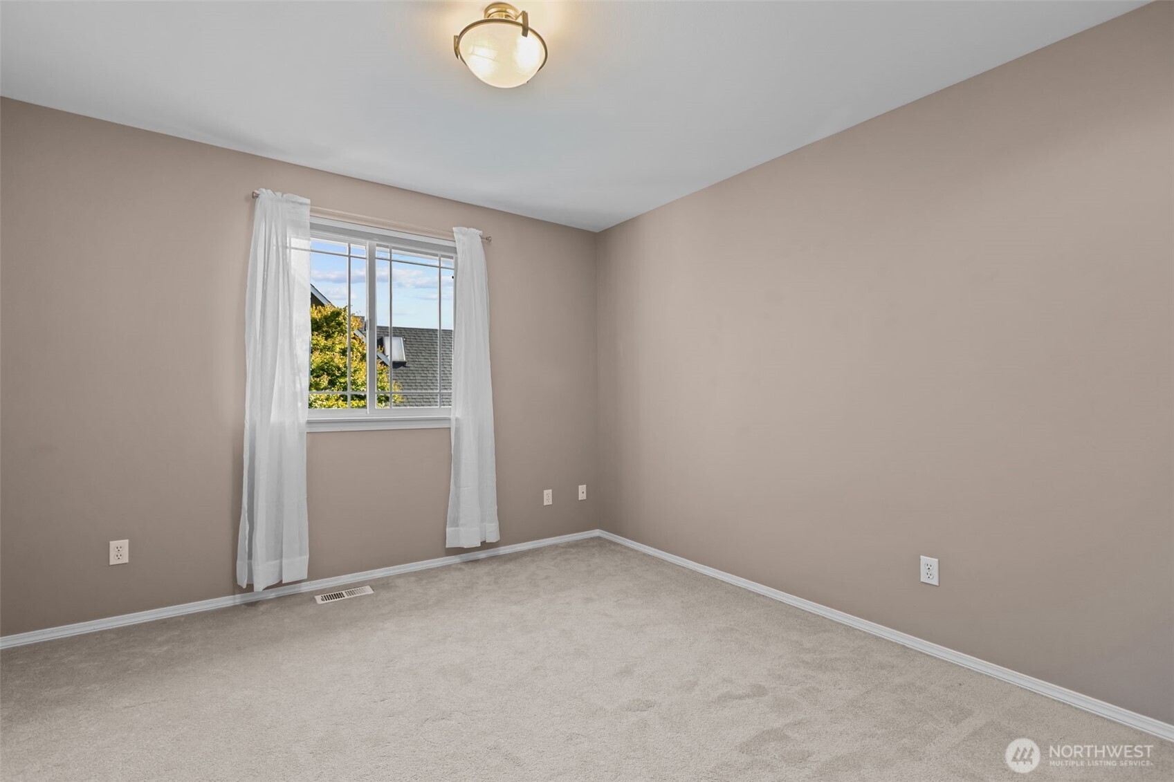 102 Stone Ridge Drive Snohomish, WA 98290 - Photo 26 of 38 an empty room with windows and closet