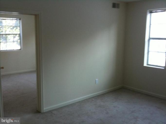 2005 Key Boulevard, Unit 577 Arlington, VA 22201 - Photo 12 of 14 Living Room #3