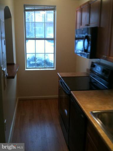 2005 Key Boulevard, Unit 577 Arlington, VA 22201 - Photo 10 of 14 Kitchen