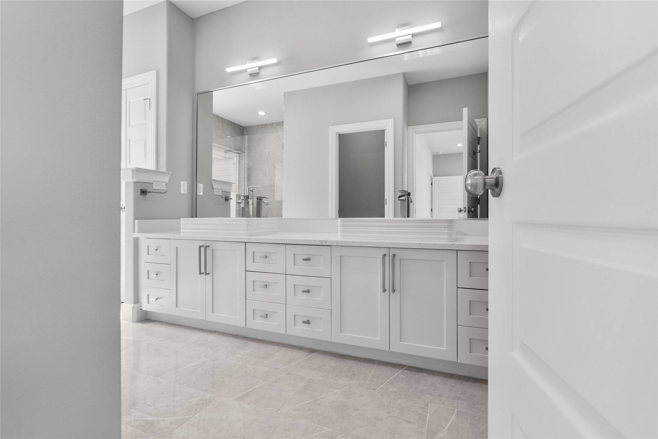 1122 West 16th Street, Unit B Houston, TX 77008 - Photo 20 of 31 a bathroom with a granite countertop sink and a mirror