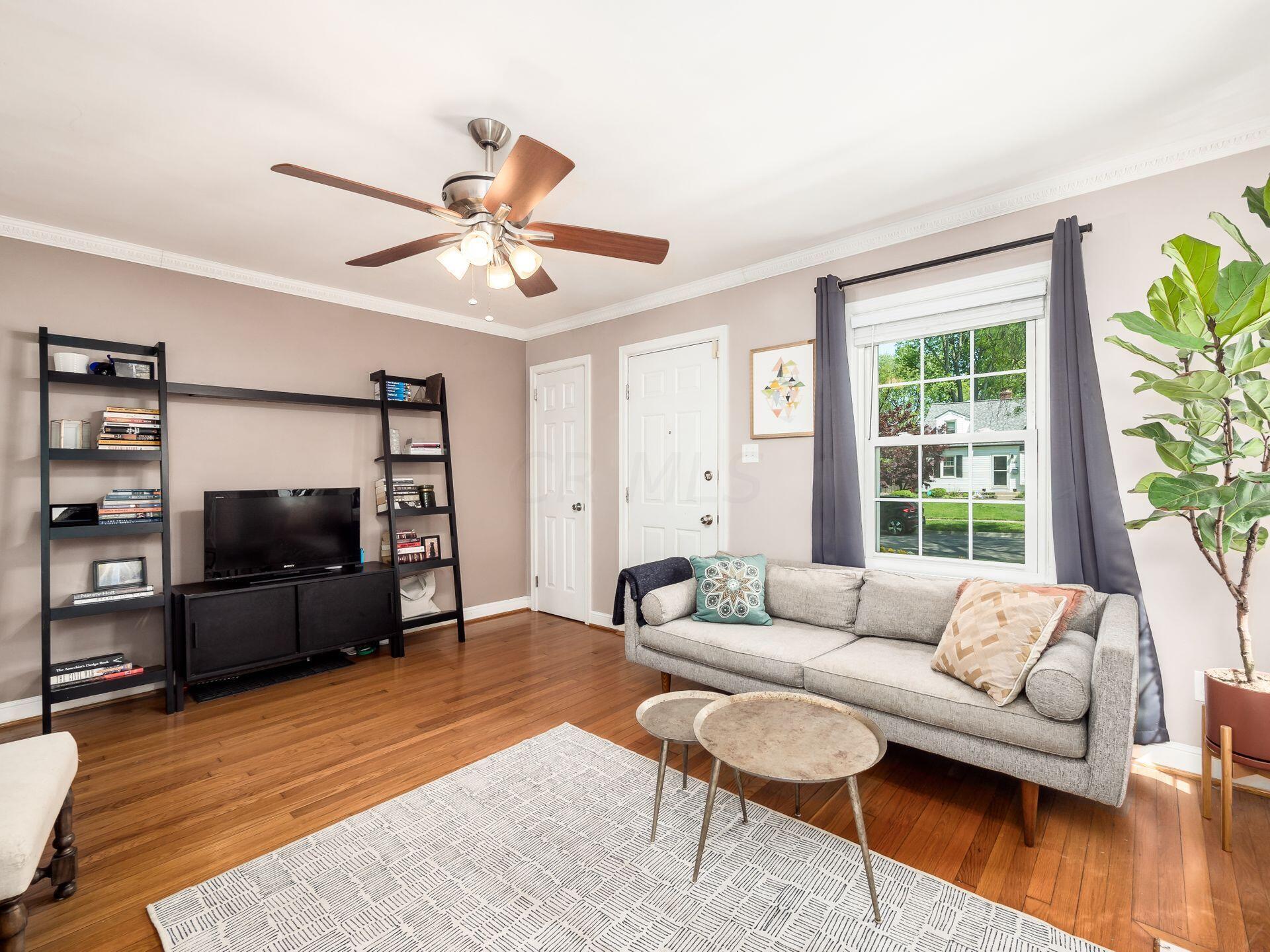 383 Wetmore Road Columbus, OH 43214 - Photo 8 of 40 living room
