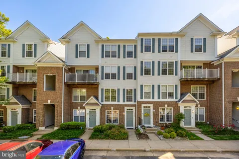 $449,900 | 12625 Fair Crest Court, Unit 116, Fairfax, VA 22033