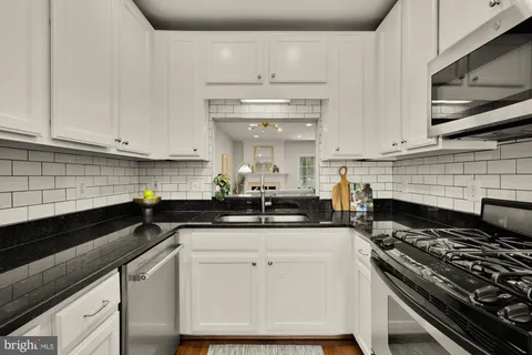 $449,900 | 12625 Fair Crest Court, Unit 116, Fairfax, VA 22033