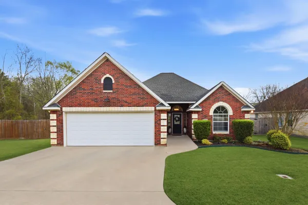 $329,000 | 232 North Dixie Street, Brenham, TX 77833
