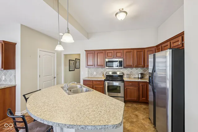 $275,000 | 1091 Distinctive Way, Greenfield, IN 46140