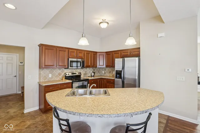 $275,000 | 1091 Distinctive Way, Greenfield, IN 46140