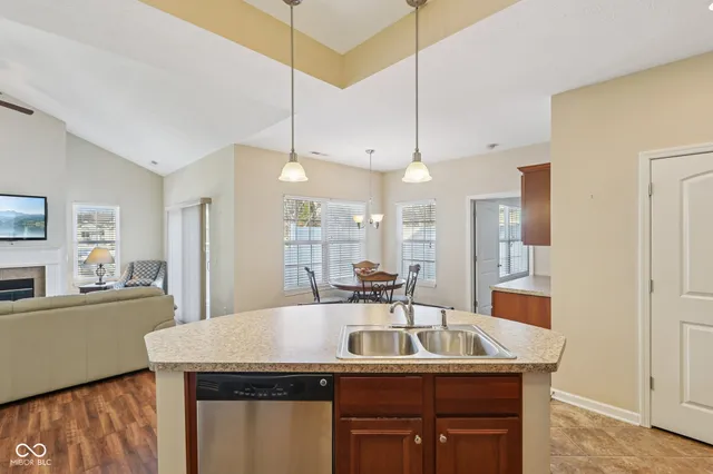 $275,000 | 1091 Distinctive Way, Greenfield, IN 46140