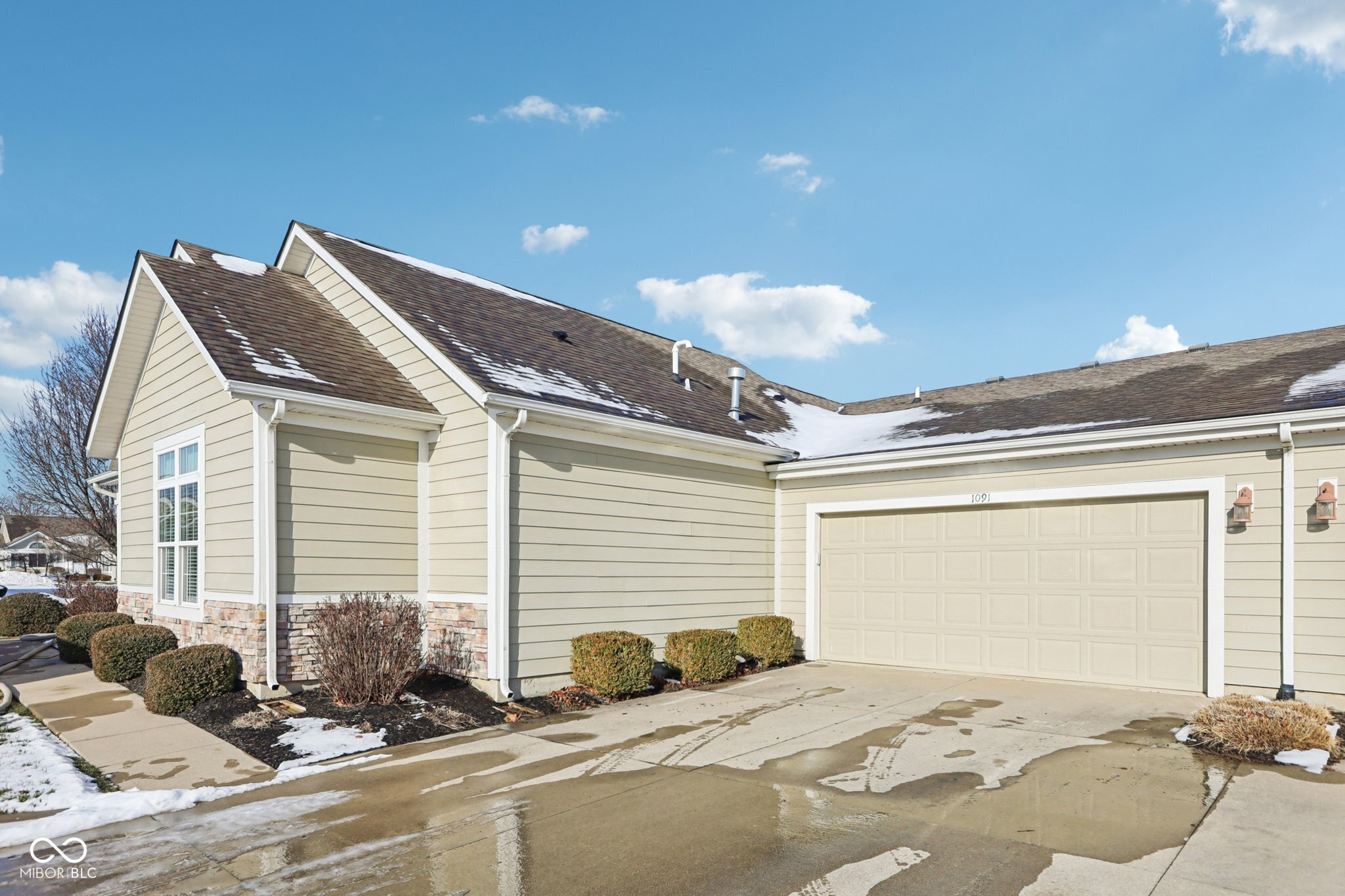 1091 Distinctive Way Greenfield, IN 46140 - Photo 2 of 31