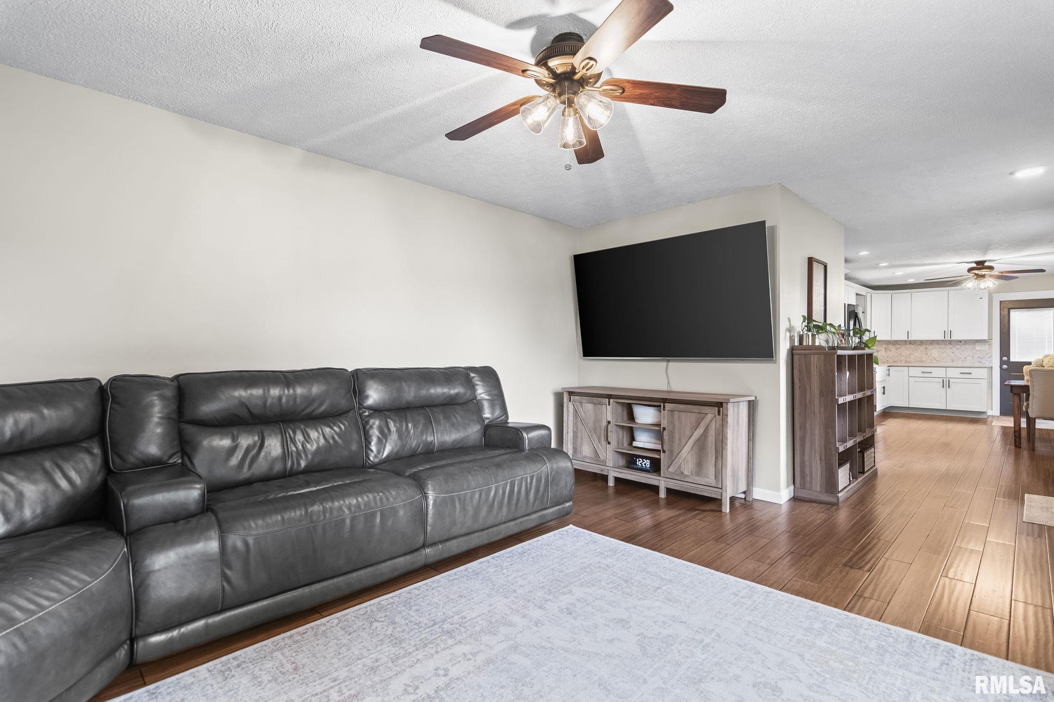 1822 Deerfield Road Chatham, IL 62629 - Photo 5 of 28 Gallery Image 5