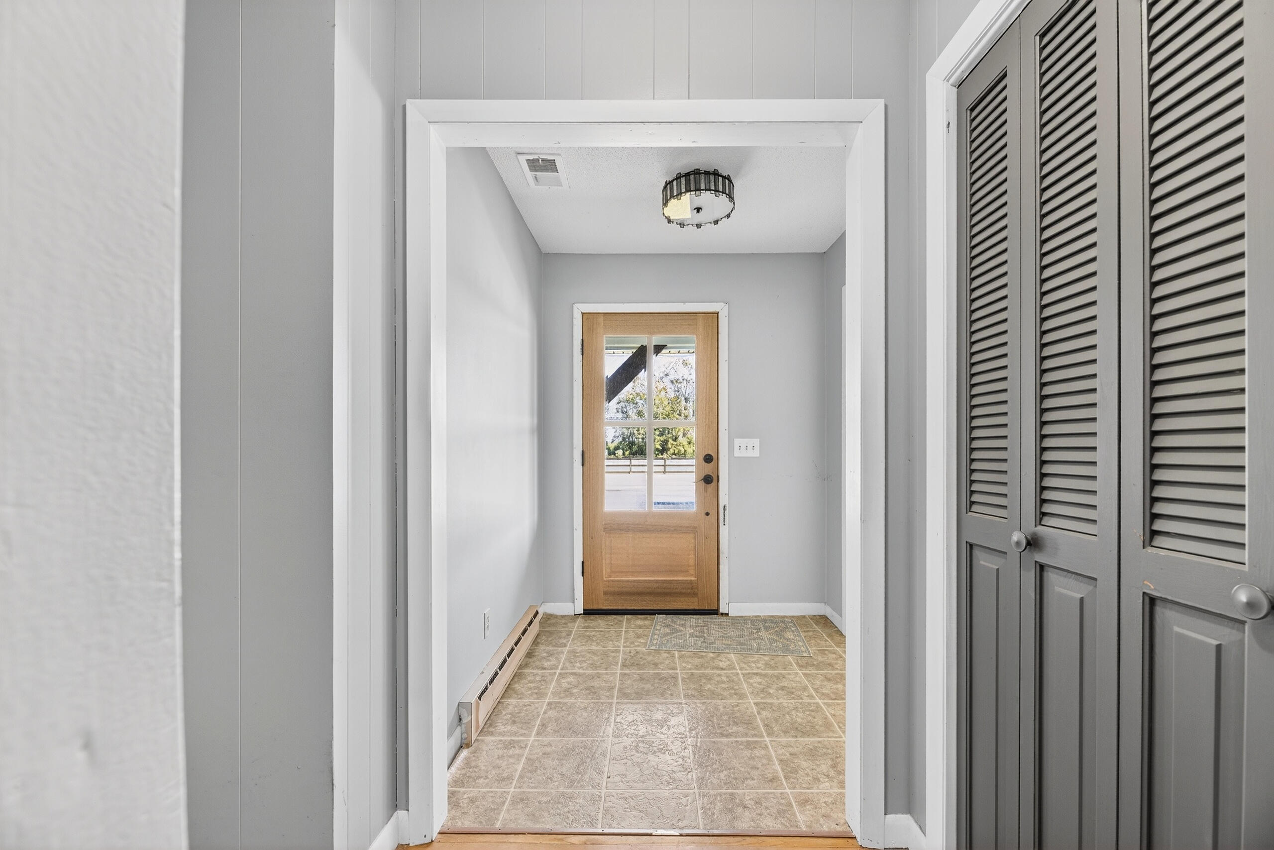 294 Nates Store Road Cameron, SC 29030 - Photo 4 of 43 Main Foyer Entrance