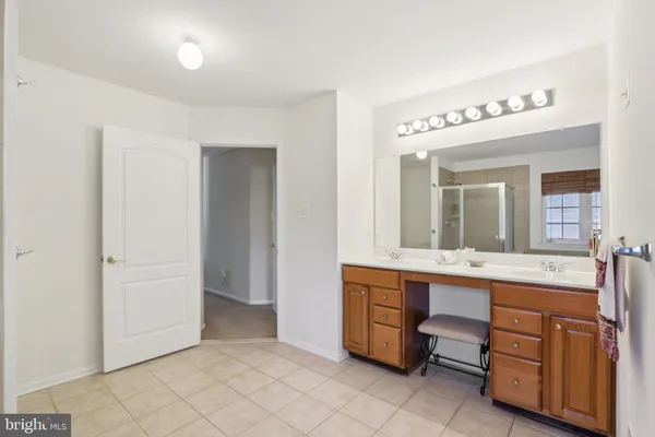 a en suite bathroom with a sink and a mirror