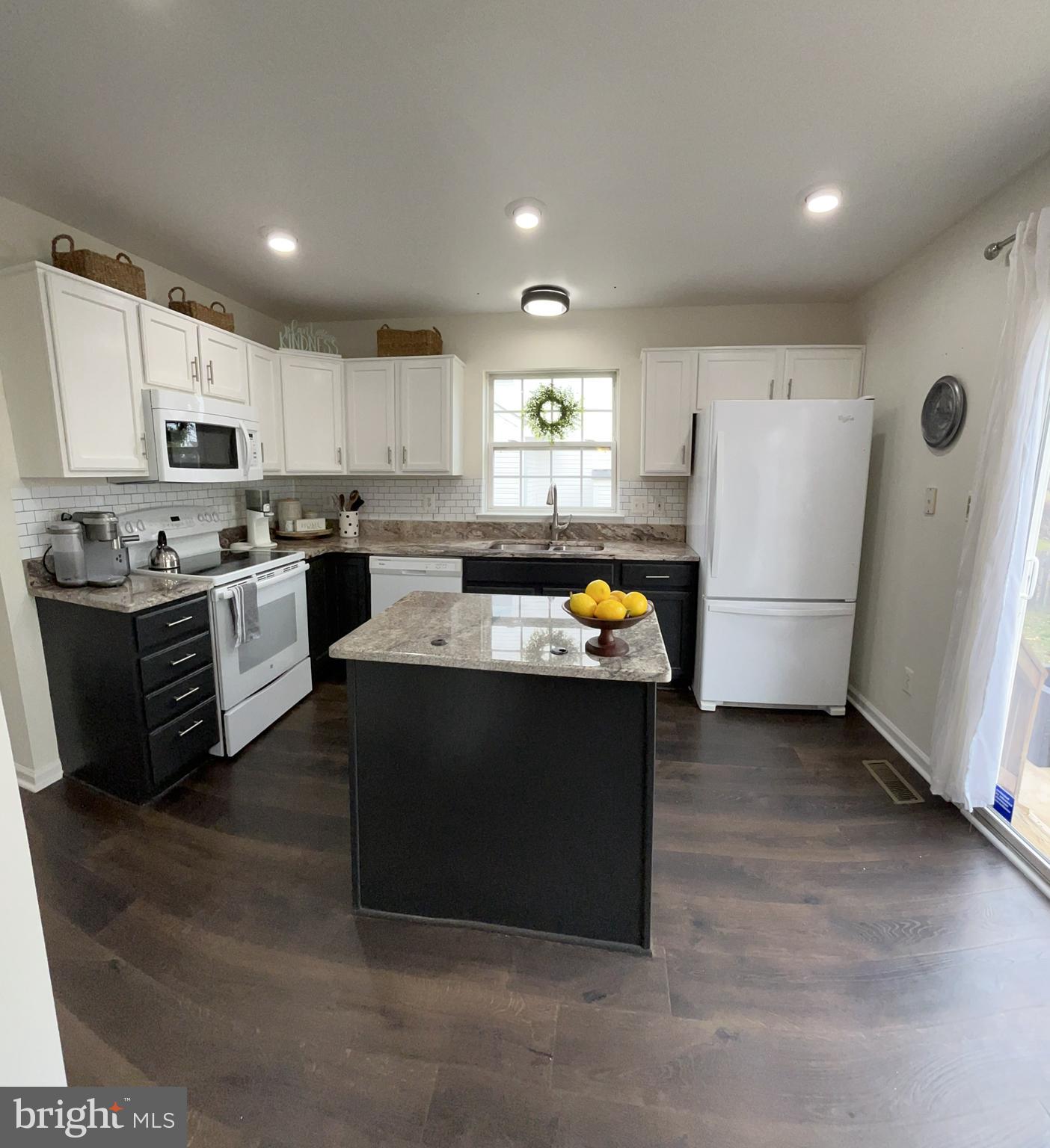 14660 Red House Road Gainesville, VA 20155 - Photo 10 of 64 Easy living in an easy to use kitchen