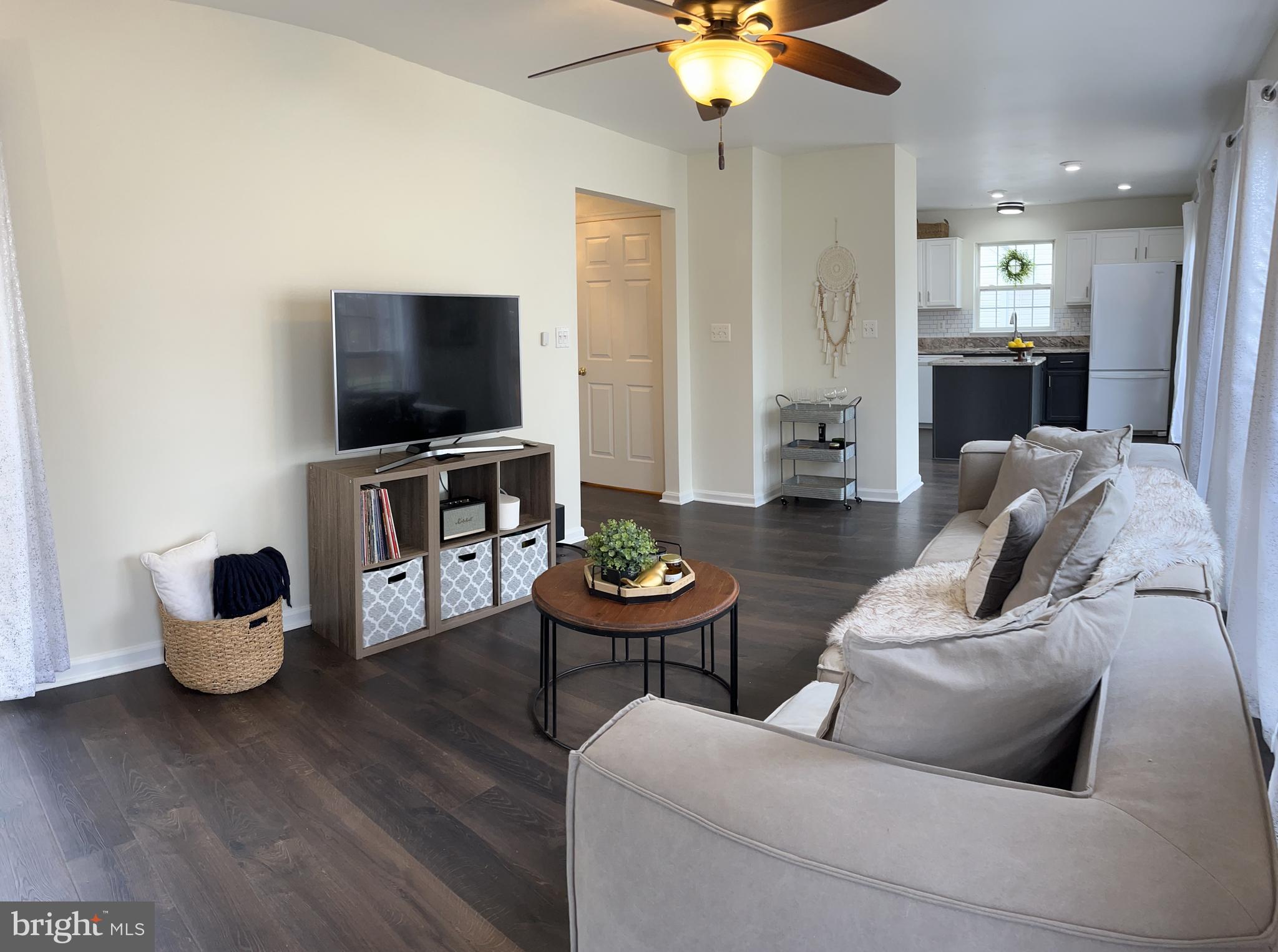 14660 Red House Road Gainesville, VA 20155 - Photo 13 of 64 Entertain guests and family while cooking