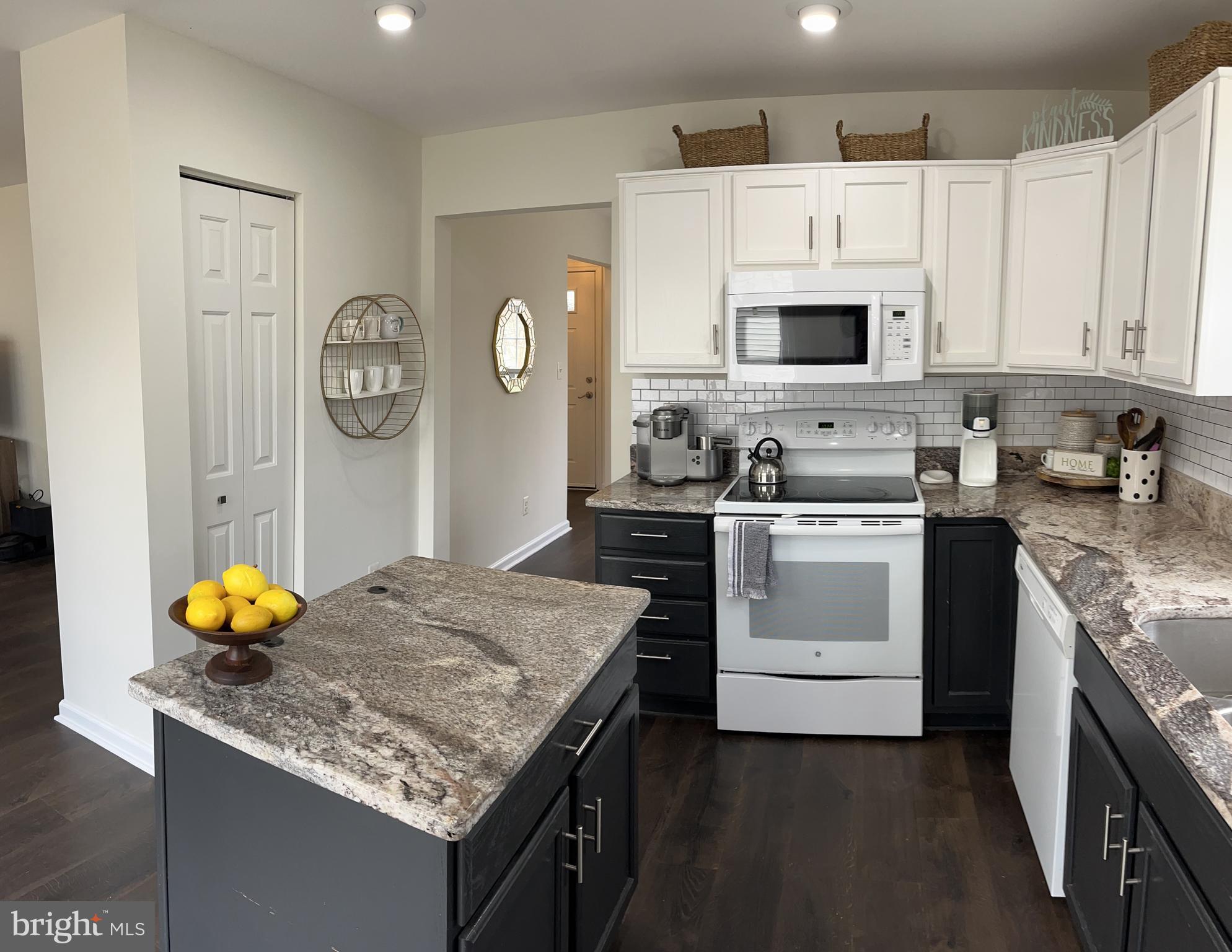 14660 Red House Road Gainesville, VA 20155 - Photo 8 of 64 Roomy kitchen with island makes entertaining easy