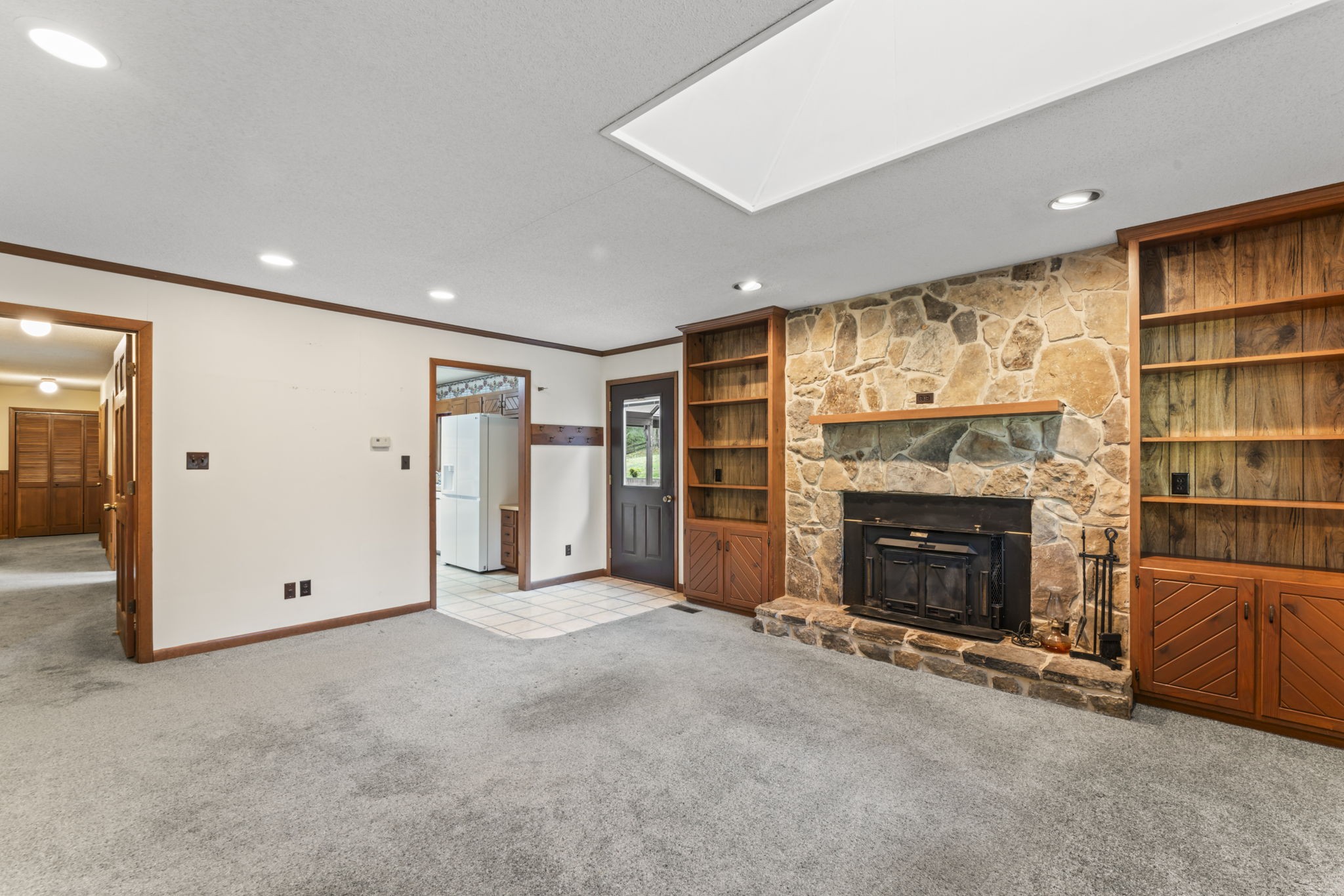 171 George Hill Road Manchester, TN 37355 - Photo 36 of 70 an empty room with furniture fireplace and cabinet