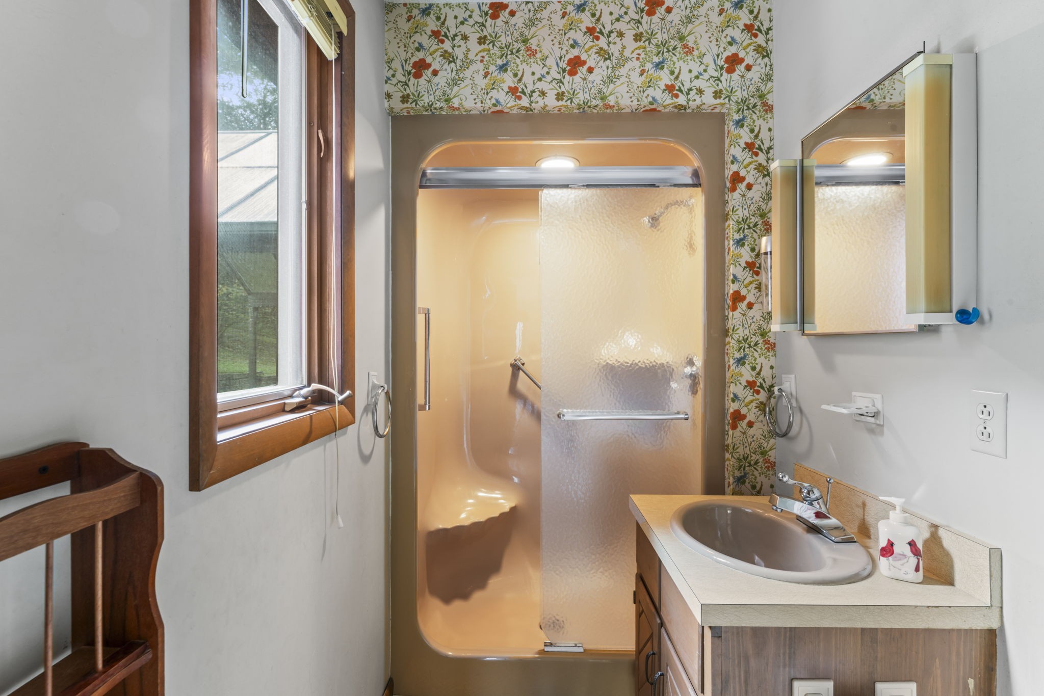 171 George Hill Road Manchester, TN 37355 - Photo 45 of 70 a bathroom with a tub a sink and a large mirror