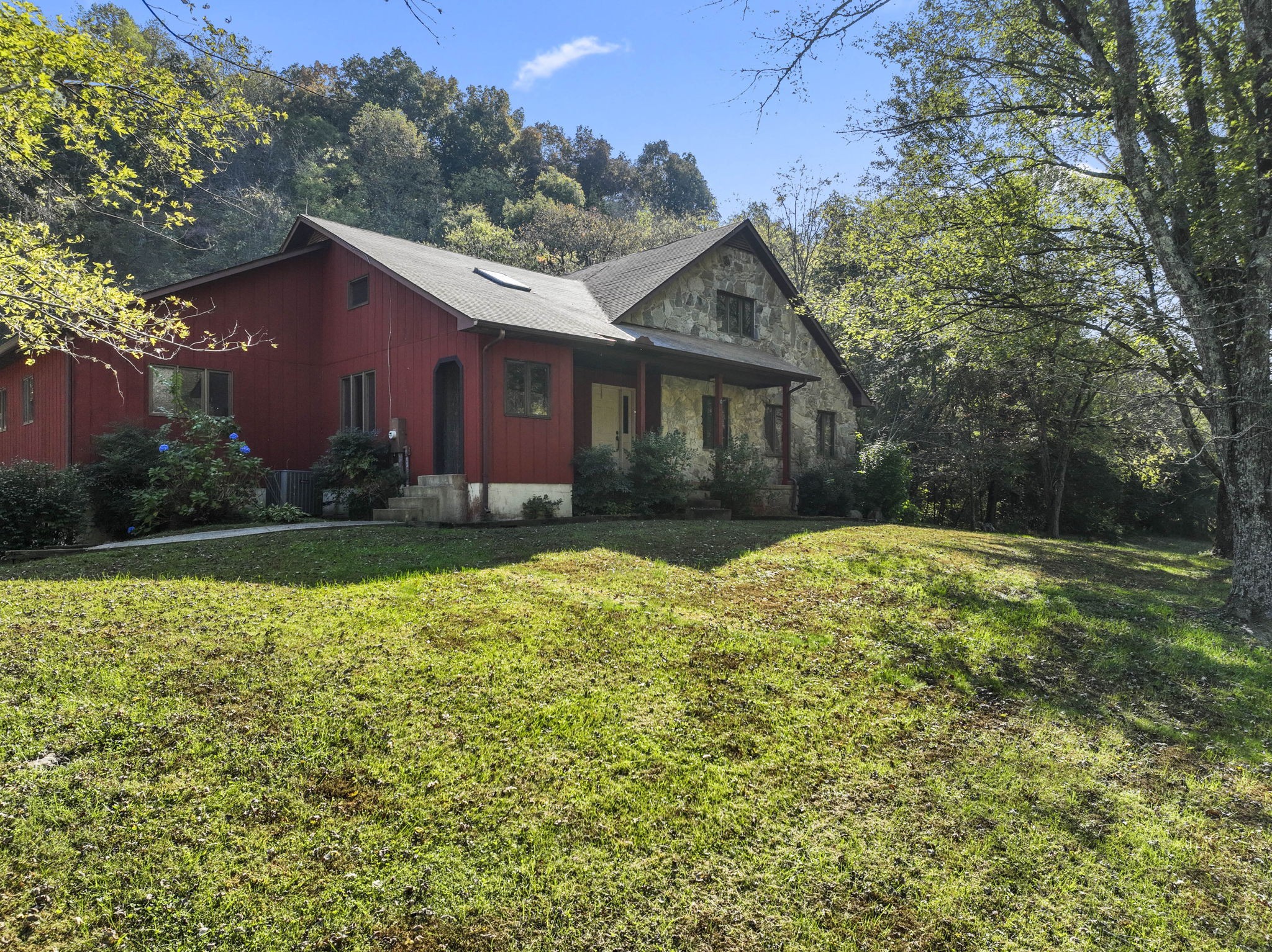 171 George Hill Road Manchester, TN 37355 - Photo 6 of 70 a front view of house with yard and green space