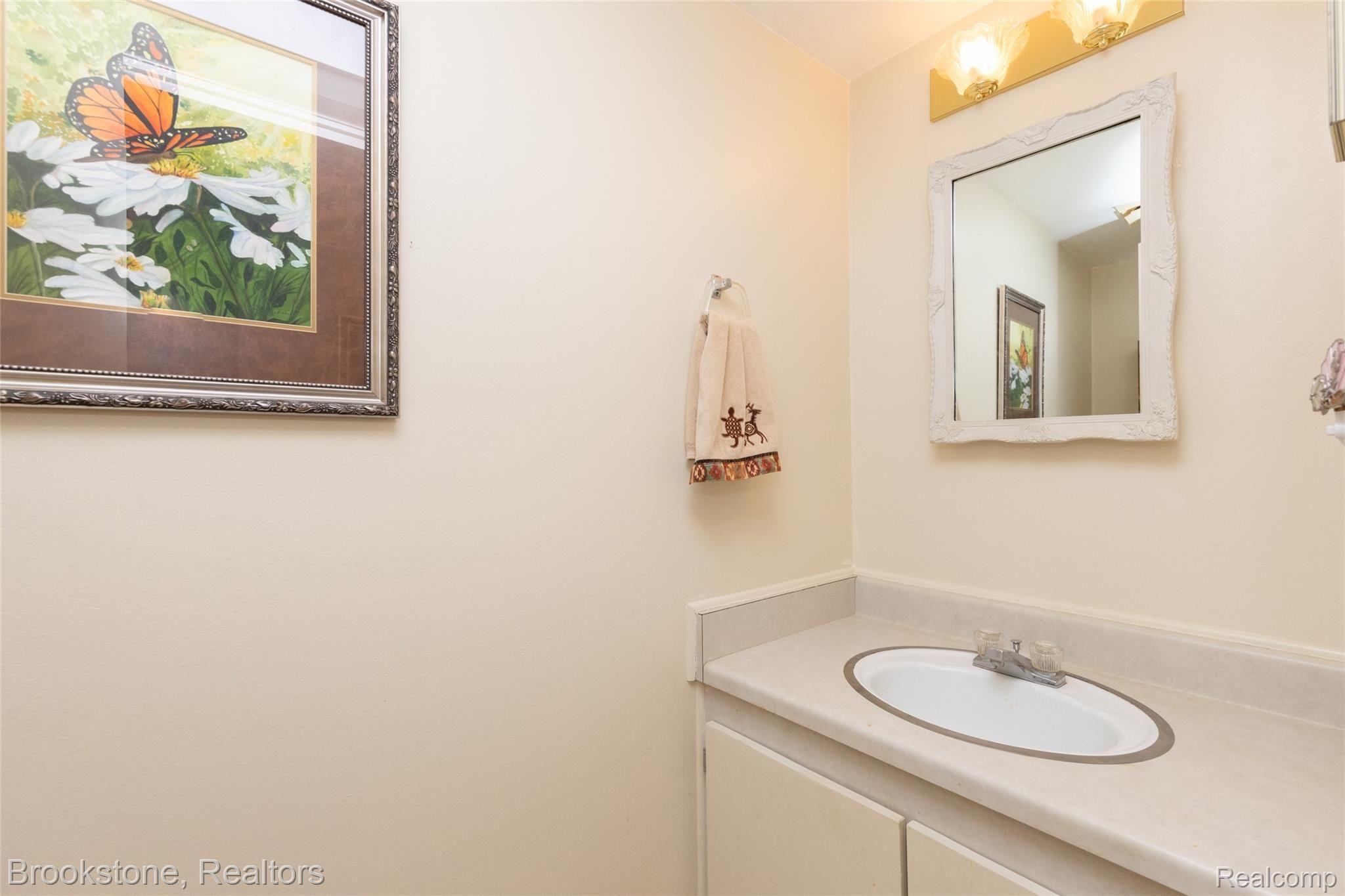 1677 Riverside Drive, Unit 13 Rochester, MI 48309 - Photo 9 of 21 Half Bath for Guests