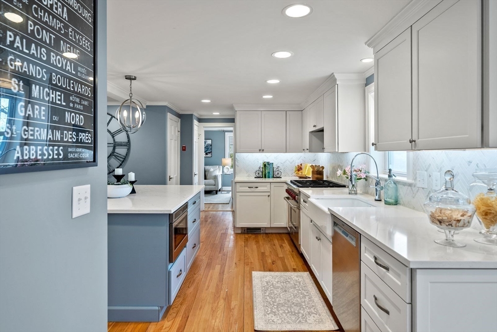 166 Hillcrest Road Needham, MA 02492 - Photo 13 of 41