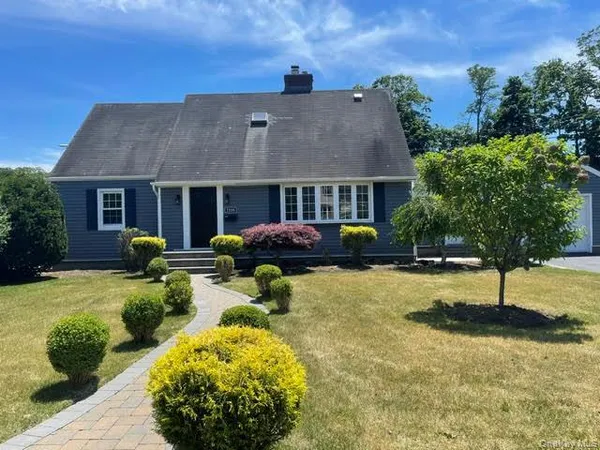 $749,999 | 3208 Linden Street, Wantagh, NY 11793