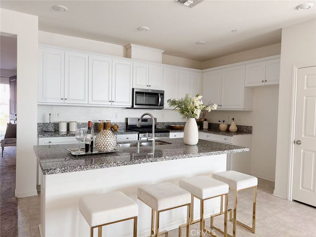 7679 Budding Bloom Street Riverside, CA 92507 - Photo 6 of 16