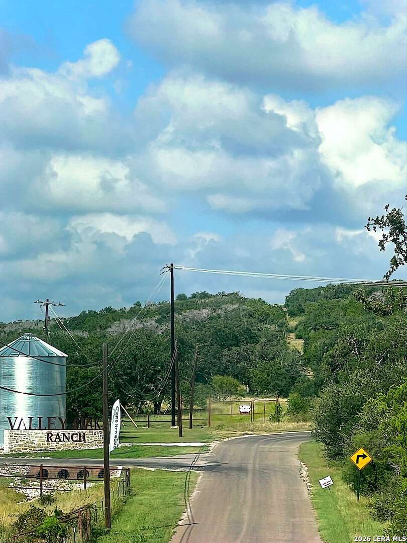 174 Crescent Ridge Hondo, TX 78861 - Photo 32 of 37