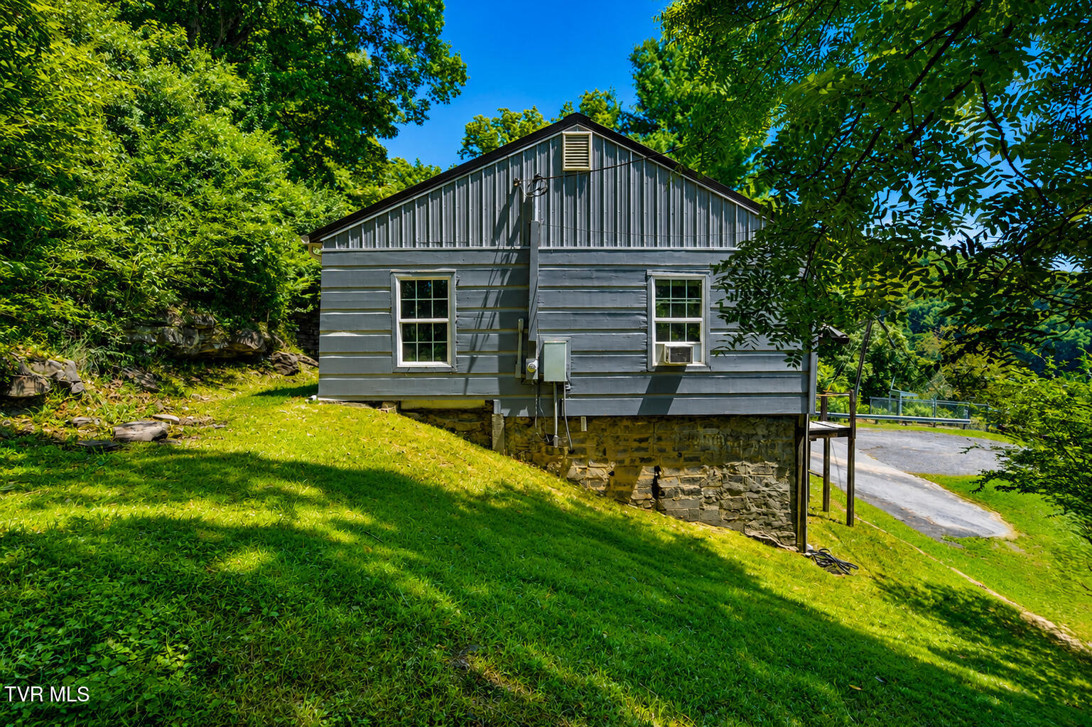 104 Ridge Avenue Appalachia, VA 24216 - Photo 7 of 29 06