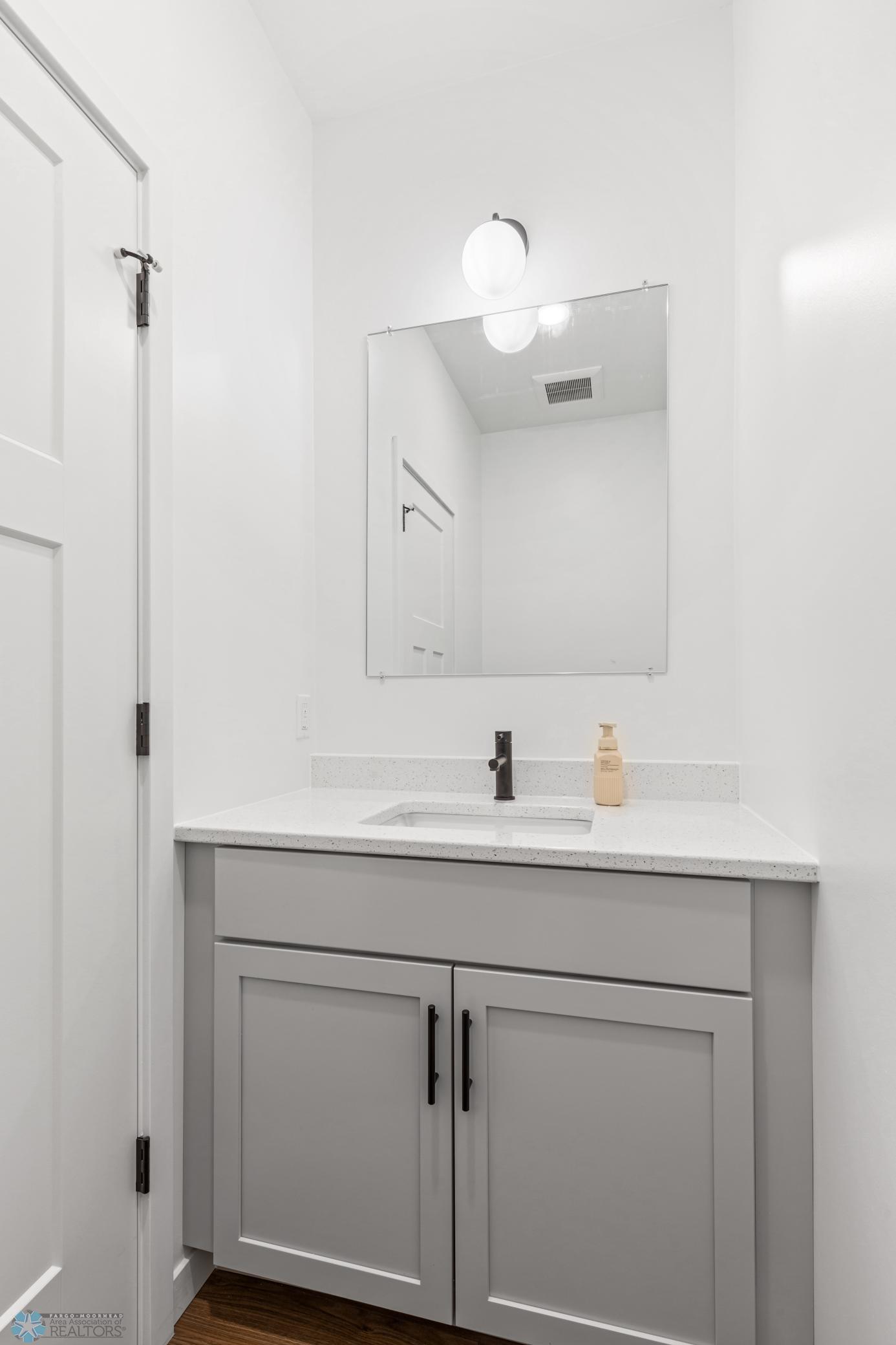 502 8th Street South, Unit 2 Fargo, ND 58103 - Photo 18 of 49